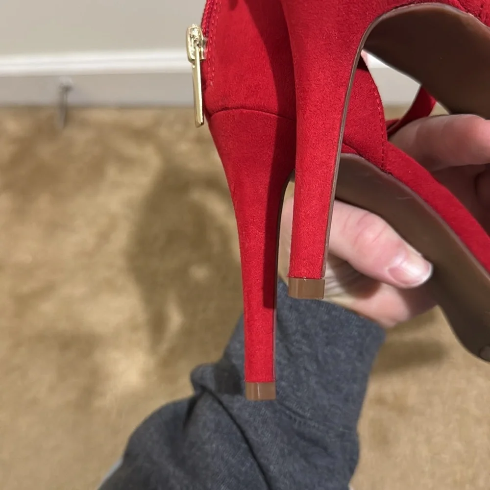 Heels! - Picture 3 of 4